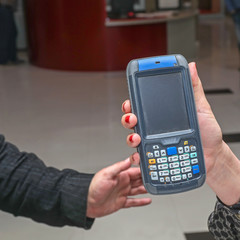 Holding Rfid Scanner
