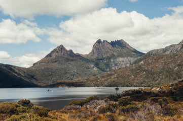 Fototapeta na wymiar Cradle Mountain lake hiking Tasmania Australia