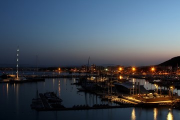 Fototapeta na wymiar le port de l'Estartit à la nuit tombée,Espagne,Catalogne,Costa Brava
