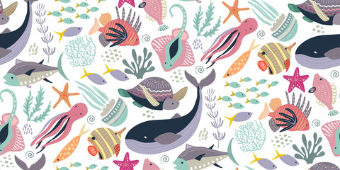 Vector seamless pattern with fish and sea animals.