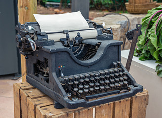 Fototapeta na wymiar old typewriter