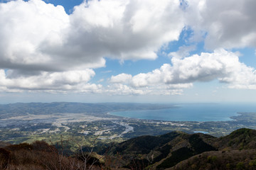 Naklejka premium 大佐渡スカイラインからの真野湾と国中平野