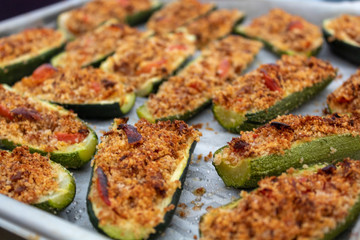 Stuffed zucchini with tuna and breadcrumbs and tomatoes