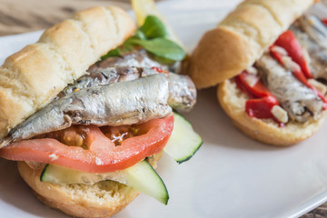 Sardines and topinc sandwich healthy