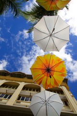 Sonnenschirme in Port Louis
