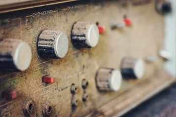 The old amplifiers damaged, placed on the table until the dust was captured.