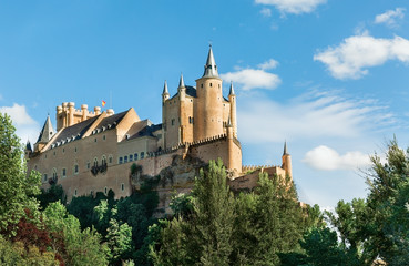 Fototapeta na wymiar Beautiful fortress Alcazar in Segovia