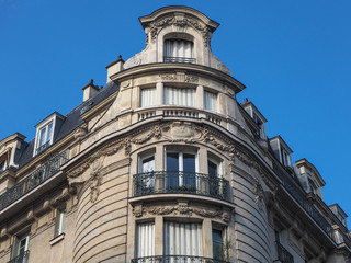 Fototapeta na wymiar Haussmannian building in Paris