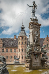 Fototapeta premium Frederiksborg Castle Neptune Fountain Left Side