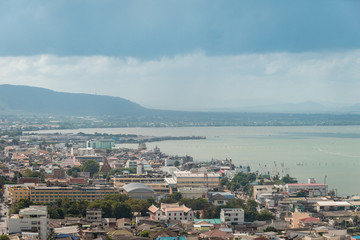 Obraz premium The beautiful cityscape of Songkhla city and Songkhla lake with the islands from the view point.
