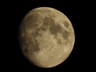 The moon is snapped with a 2600 mm zoom.