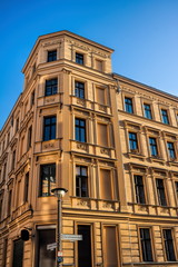 sanierter altbau in berlin, deutschland