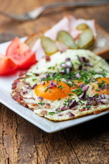 Spiegeleier mit Brot