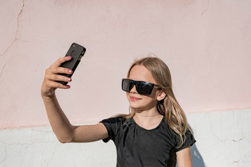 Fototapeta premium Teen girl with glasses with phone