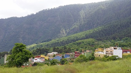 Fototapeta na wymiar small village on teide volcano