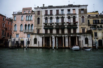 Fototapeta na wymiar Häuser am Canal Grande in Venedig