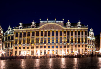 Fototapeta na wymiar The Grand place in Brussels Belgium at night with beautiful lights