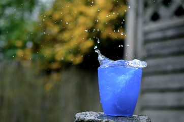 splashing water drink