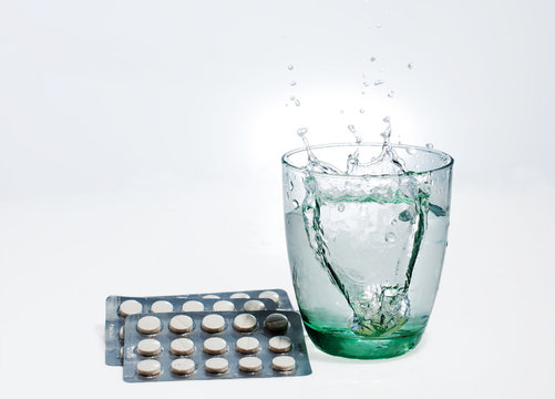 vaso con pastillas