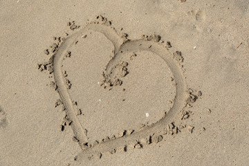 Herz im Sand