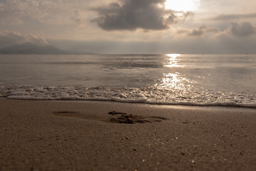 Fussabdruck im Sand am Meer