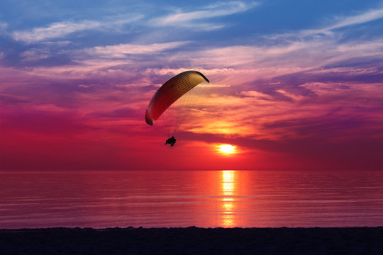 paraplane in the sky above Sea at Sunset. travel, flight, vacation Concept