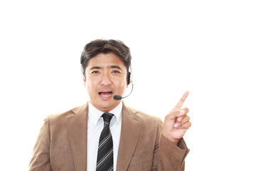 指示する笑顔のオペレーター