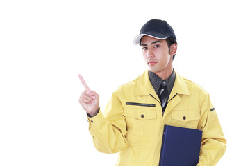 指示する笑顔の労働者