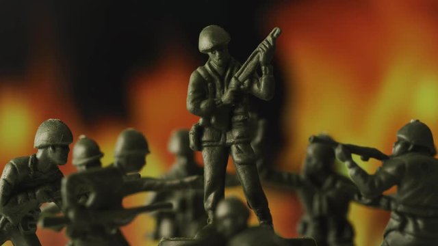 Miniature figurines representing soldiers during war