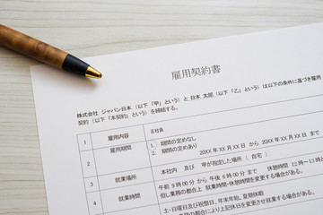 Obraz premium 写真素材：雇用契約書 就職 転職 ビジネスシーン サイン 押印