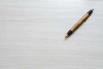 木製のボールペン