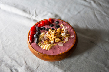 Obraz na płótnie Canvas Smoothie bowl with fruits in wooden bowl