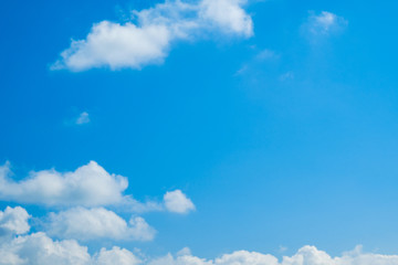 Obraz na płótnie Canvas 【写真素材】 青空　空　雲　初夏の空　背景　背景素材　6月　コピースペース