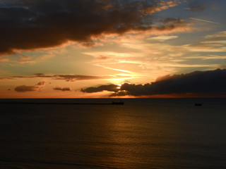 Fototapeta na wymiar coucher de soleil boulogne sur mer