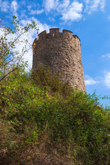 Fototapeta na wymiar Turm der Burgruine von Kaysersberg/Frankreich im Elsass