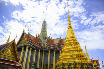 Fototapeta premium Wat Phrakeaw or Wat Phra Si Rattana Satsadaram,The beautiful of the pagoda and blue sky,The temple in the Grand Palace Area,Bangkok,Thailand.
