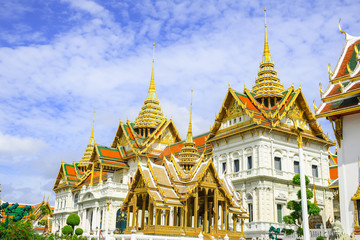 Fototapeta premium Wat Phrakeaw or Wat Phra Si Rattana Satsadaram,The beautiful of the pagoda and blue sky,The temple in the Grand Palace Area,Bangkok,Thailand.