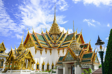 Fototapeta premium Wat Phrakeaw or Wat Phra Si Rattana Satsadaram,The beautiful of the pagoda and blue sky,The temple in the Grand Palace Area,Bangkok,Thailand.