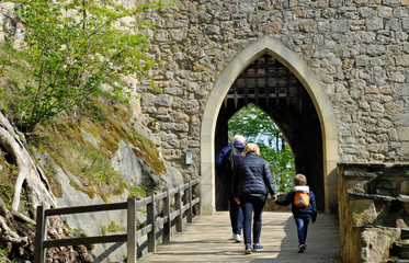 besucher auf dem klosterberg oybin