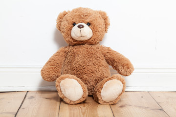 Teddybär im Kinderzimer