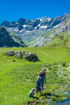 Pyrenees National Park, Hautes-Pyrenees, family in the Cirque d'Estaube (UNESCO World Heritage)