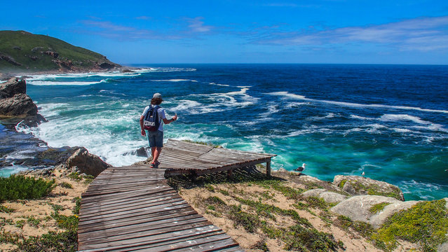 South Africa, Garden Route, trail by the Indian Ocean, Plettenberg (MODEL RELEASE)