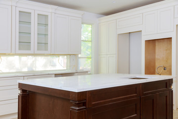 White of kitchen wooden cabinets with contemporary look