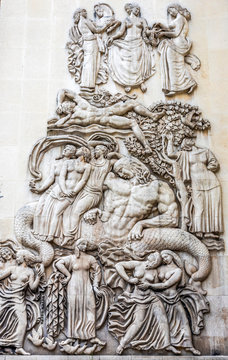 France, 16th arrondissement of Paris, Palais de Tokyo and "Allegorie a la Gloire des Arts" bas-relief by Alfred Janniot