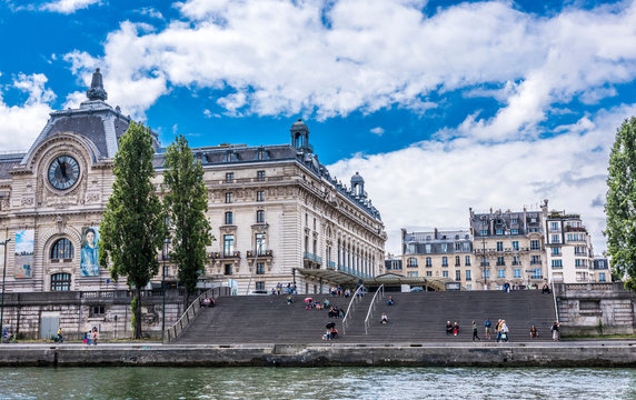 France, 7th arrondissement of Paris, quai Anatole France, wooden stairs between the musee d'Orsay and the Seine river