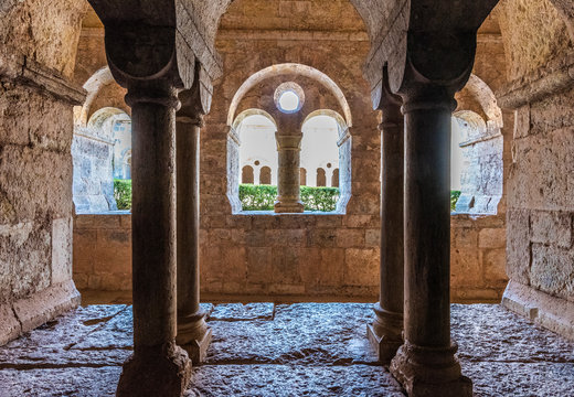 France, Provence-Alpes-Cote-d'Azur, Var, cloister of the cistercian abbey of the Thoronet seen from the chapter hall