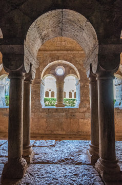 France, Provence-Alpes-Cote-d'Azur, Var, cloister of the cistercian abbey of the Thoronet seen from the chapter hall