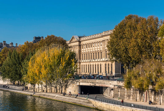 France, Paris, 1st arrondissement, The Louvre at the Quai Francois Mitterrand and gateway of the underground road