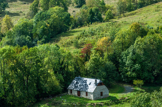 France, Pyrenees National Park, Hautes-Pyrenees, Argeles-Gazot valley, old sheepfold transformed into a holiday home