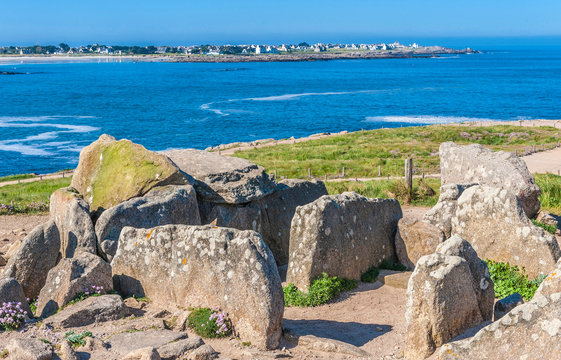 France, Brittany, Bay of Audierne, tumulus with passage grave and covered path (4th-3th century BC) in the headland of la Torche, Saint-Guenole in the distance